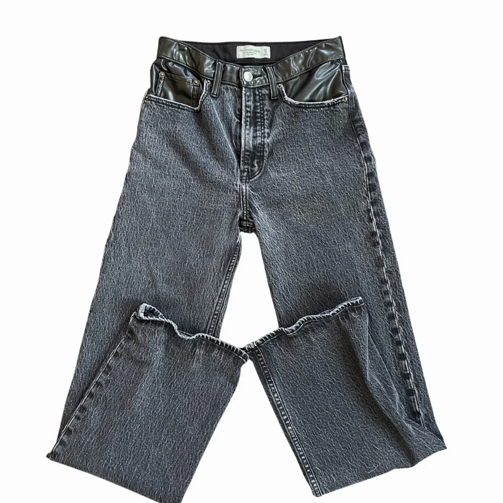 Abercrombie High Rise 90s Relaxed Jeans - Picture 2 of 4